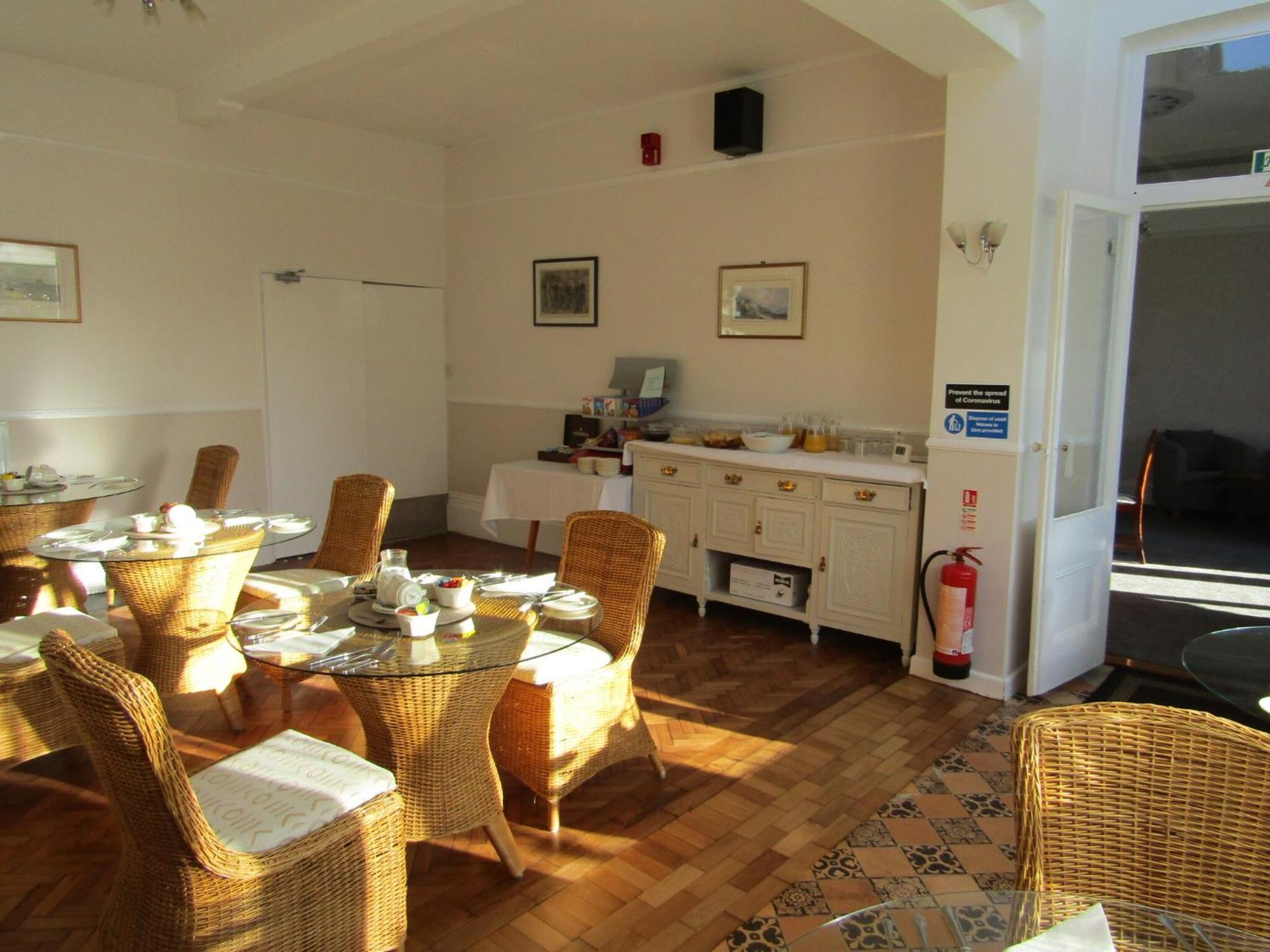 Pensión St Maur 4*