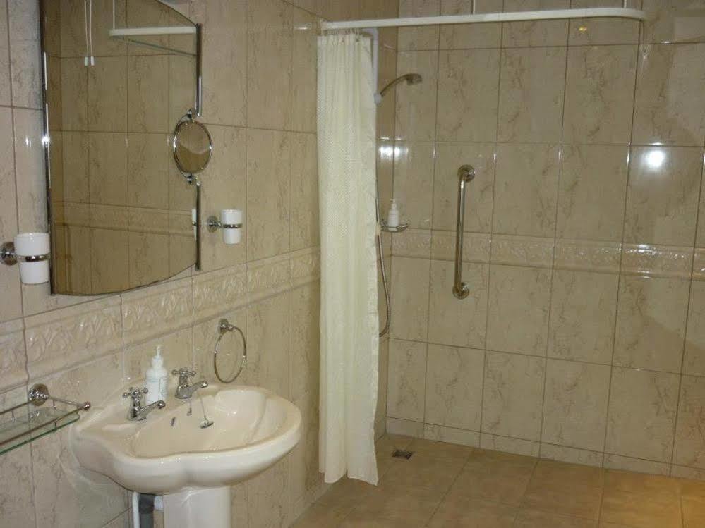 St Maur 4*
